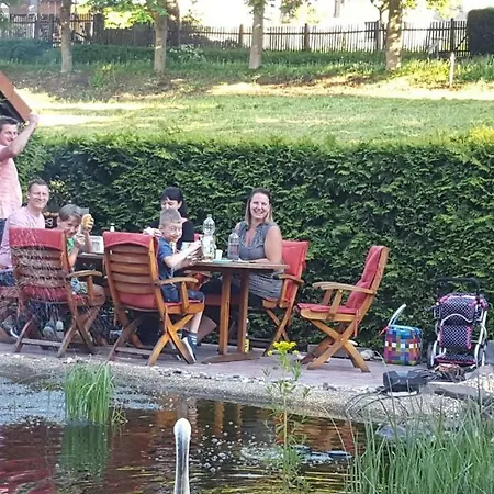 Moderne Komfortwohnung Im Kurort Am Rennsteig 公寓 *